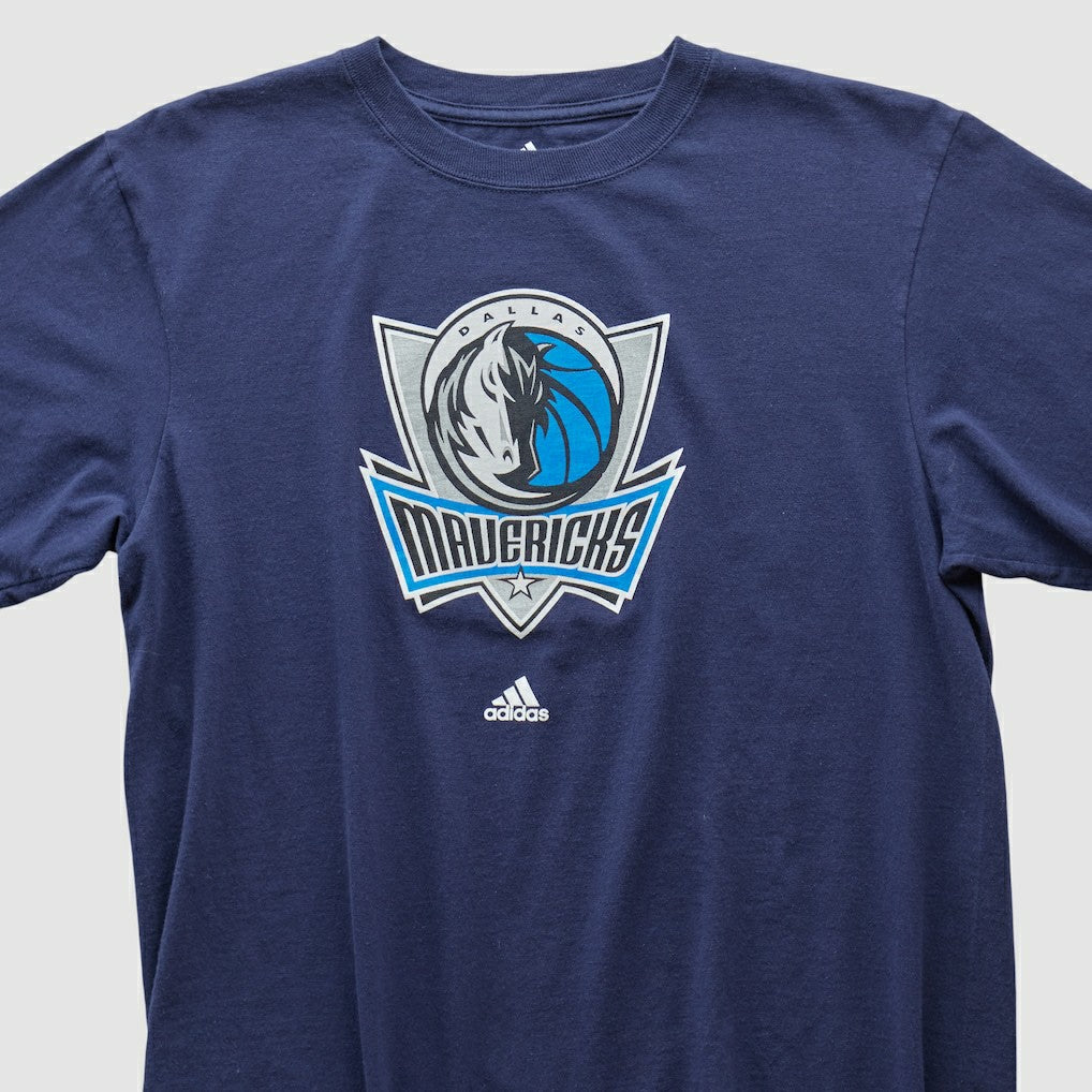 Navy Dallas Mavericks 2000s T-shirt sale | NBA