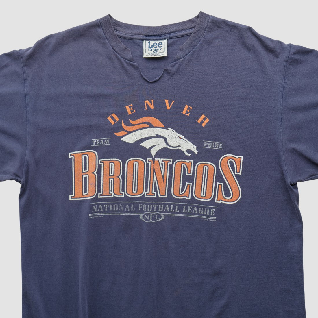 Denver Broncos Lee Apparel 90s T-shirt | NFL Online