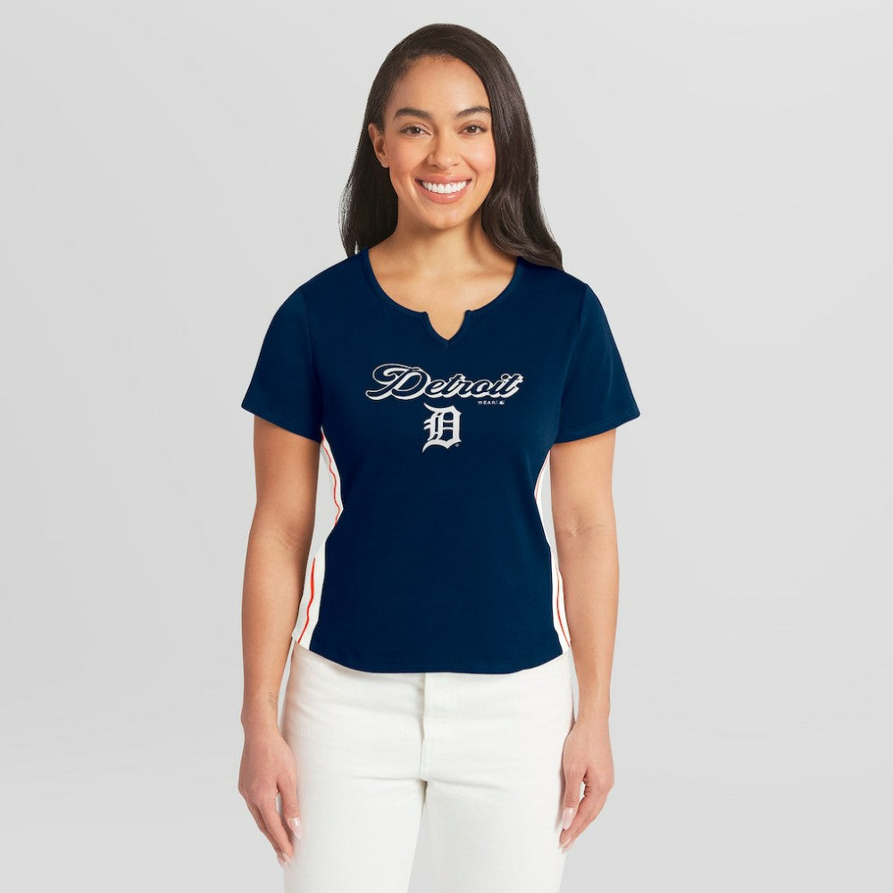 Detroit Tigers WEAR by Erin Andrews Women's Notch Neck Cropped T-Shirt - MLB T-shirts