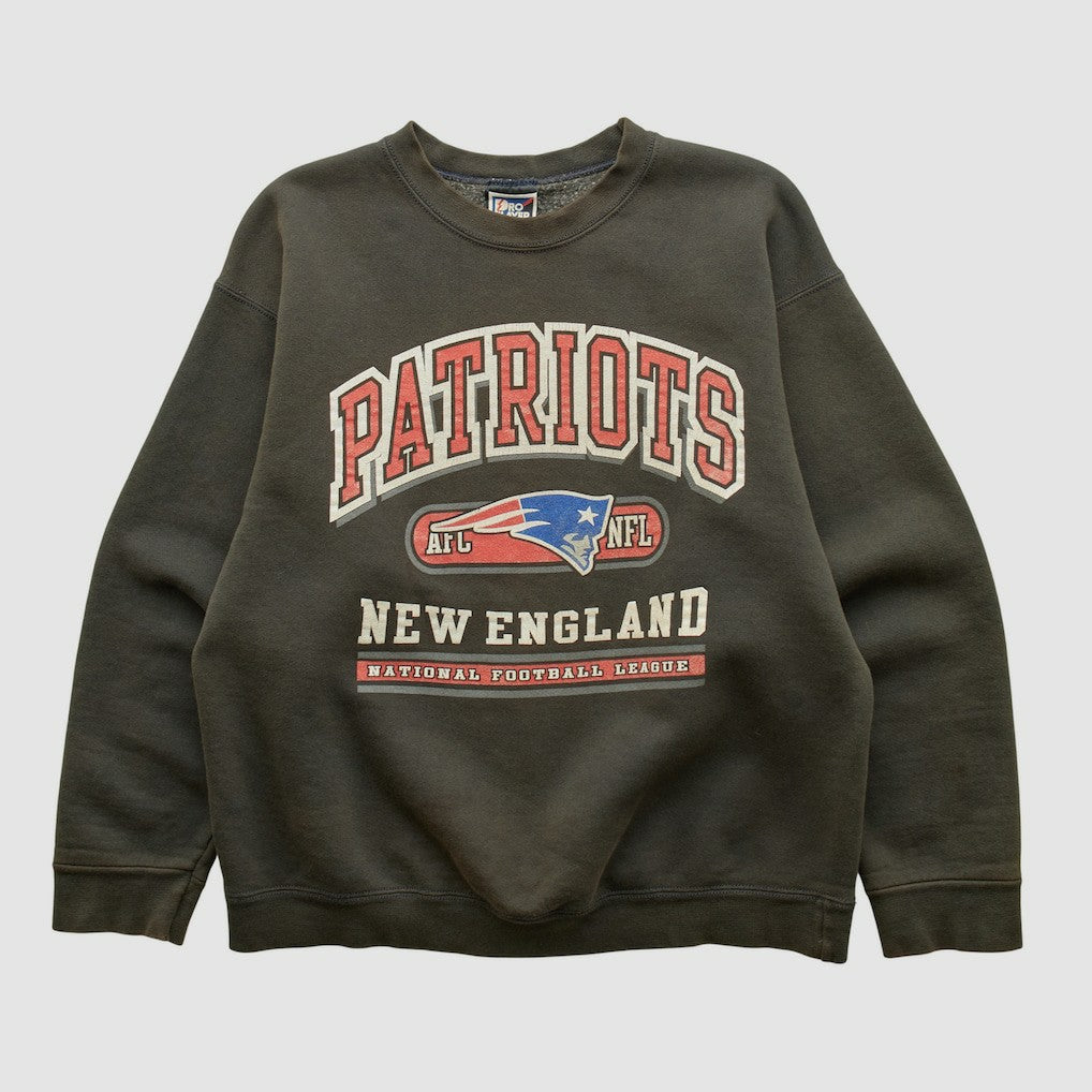 New England Patriots Pro Player 90s Pullover Sweatshirt | NFL Near me