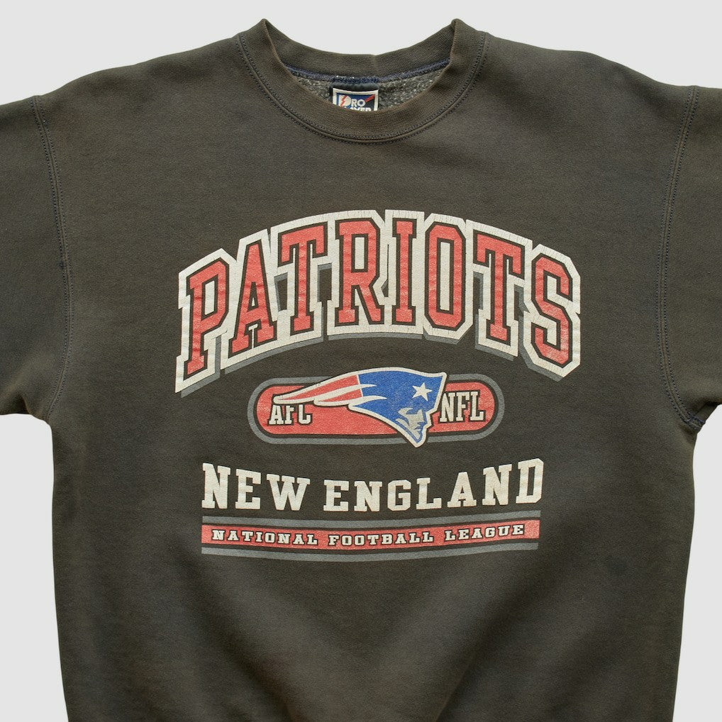 New England Patriots Pro Player 90s Pullover Sweatshirt | NFL Near me