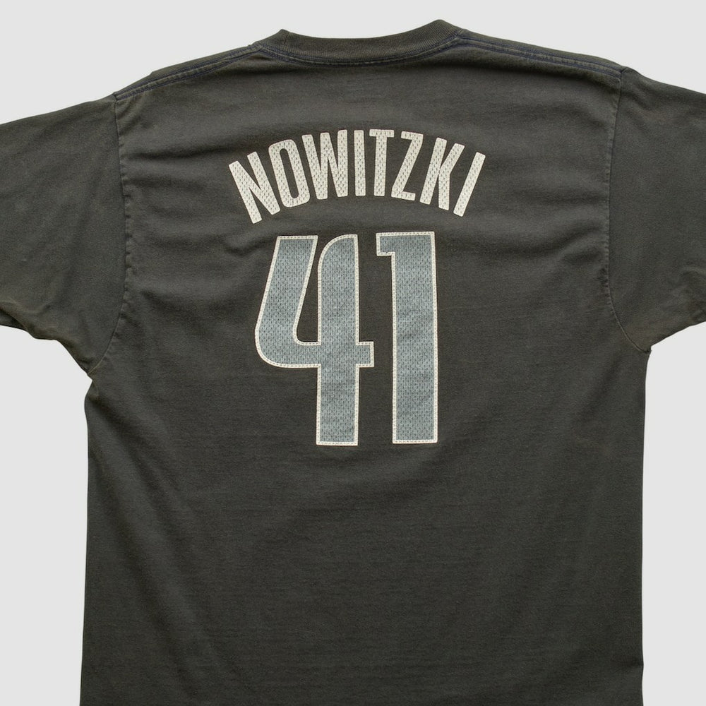 Black Dallas Mavericks Reebok 2000s T-shirt sale | NBA