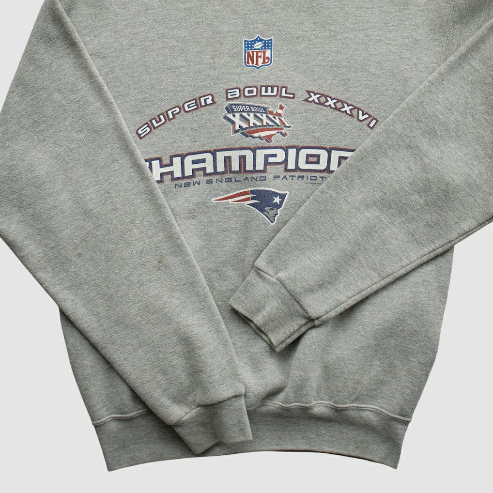 New England Patriots Lee Sport 2002 Pullover Sweatshirt | NFL Outlet