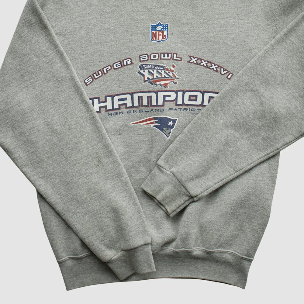 New England Patriots Lee Sport 2002 Pullover Sweatshirt | NFL Outlet