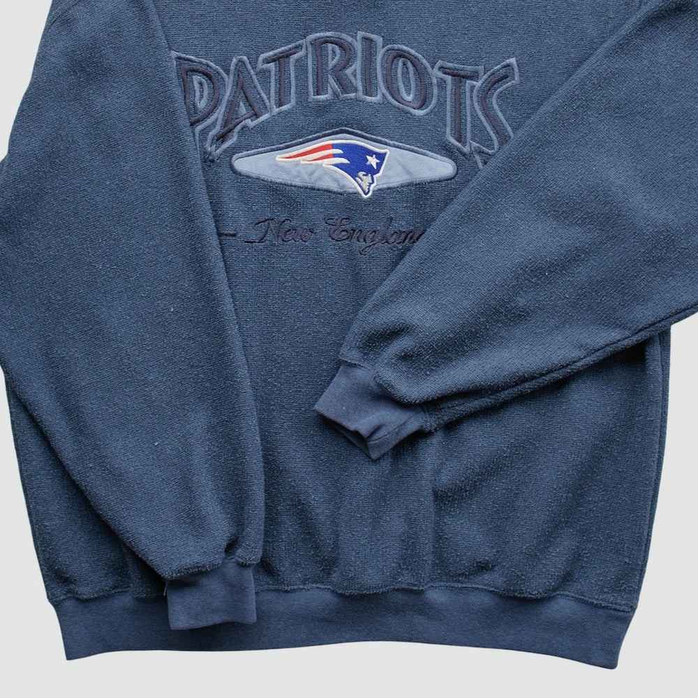 New England Patriots Lee Apparel 90s Pullover Sweatshirt | NFL On sale