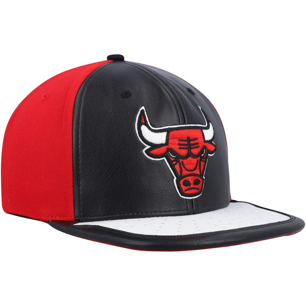 Black/White Chicago Bulls Day One Snapback Hat | NBA