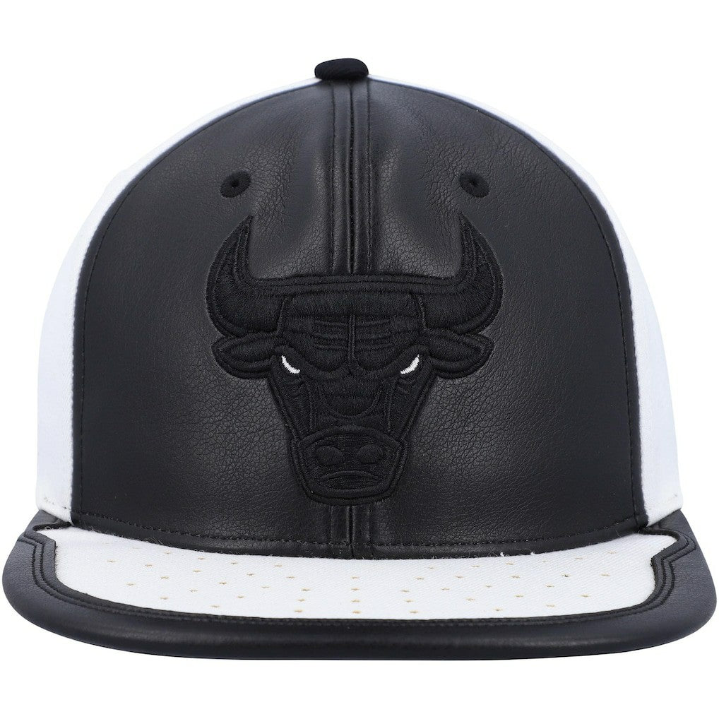 Black/White Chicago Bulls NBA Day One Snapback Hat | NBA