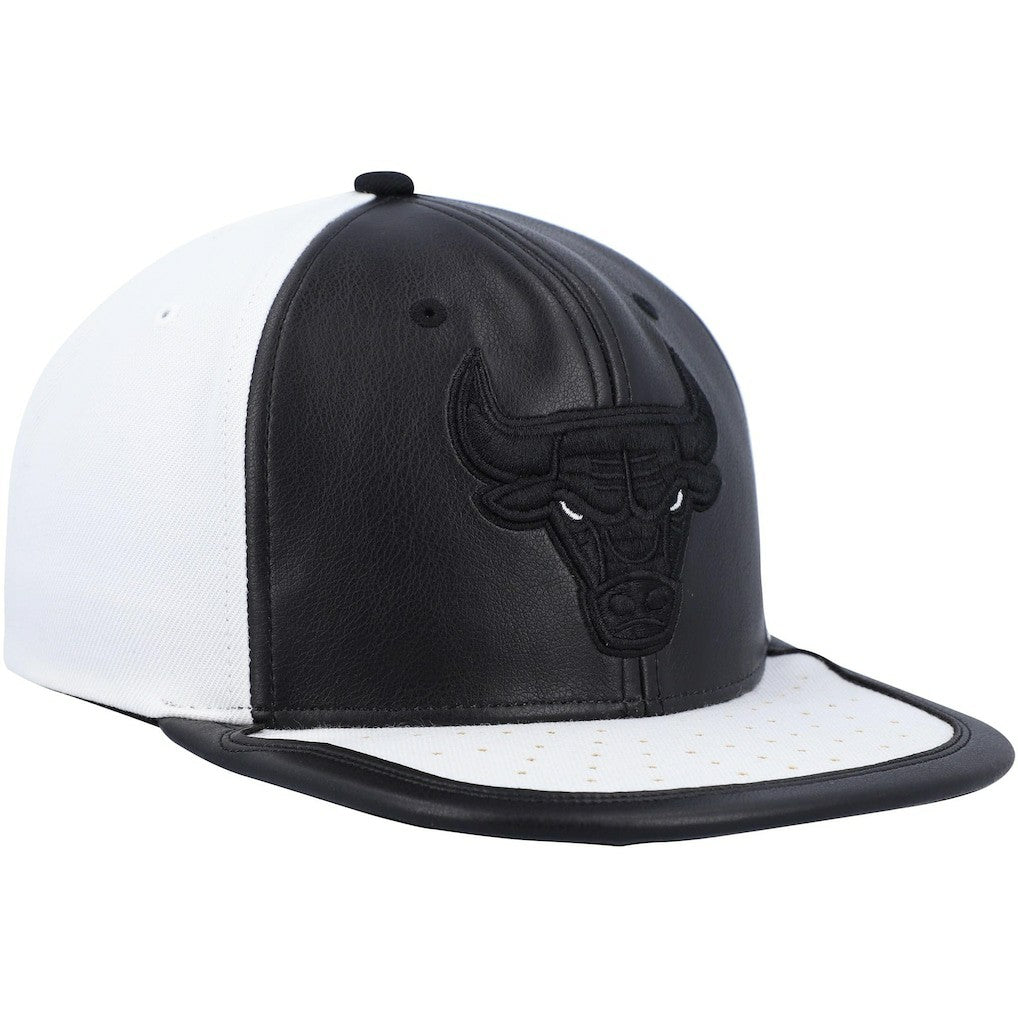 Black/White Chicago Bulls NBA Day One Snapback Hat | NBA