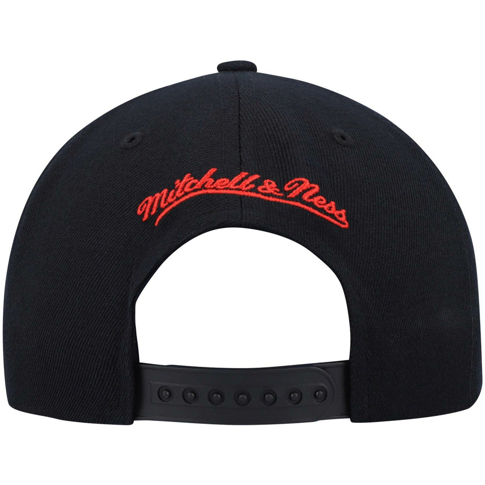 Black/Red Toronto Raptors Team Two-Tone 2.0 Snapback Hat | NBA