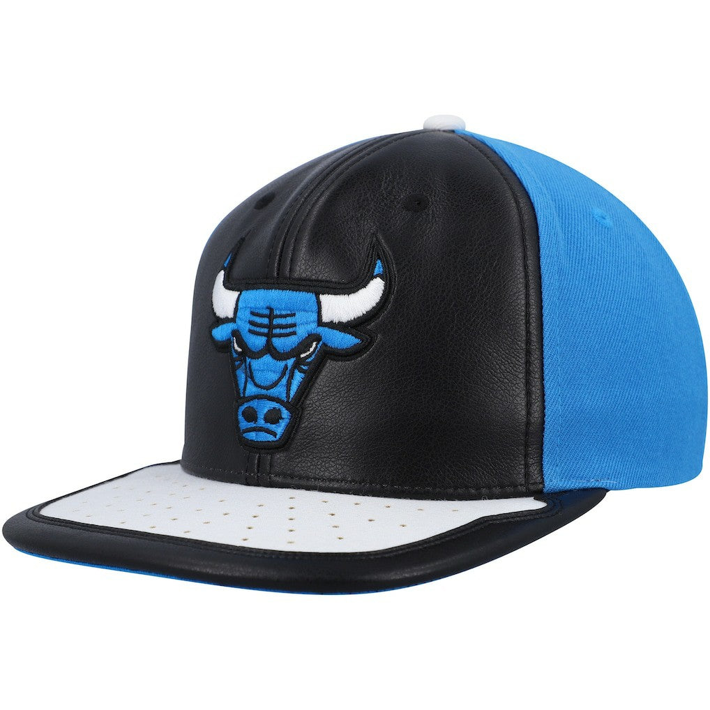 Black/White Chicago Bulls Day One Snapback Hat | NBA