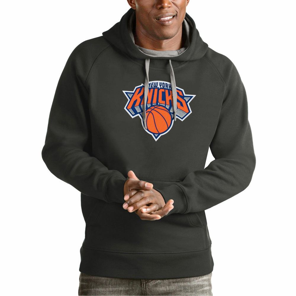 Charcoal New York Knicks Antigua Team Logo Victory Pullover Hoodie | NBA