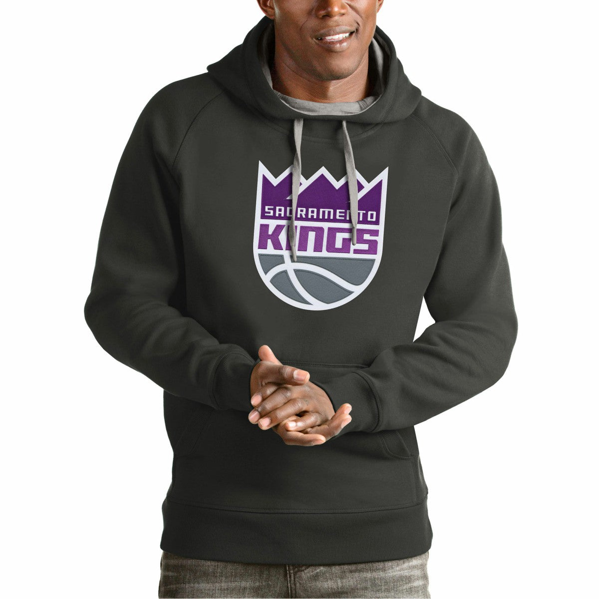 Charcoal Sacramento Kings Antigua Team Logo Victory Pullover Hoodie | NBA